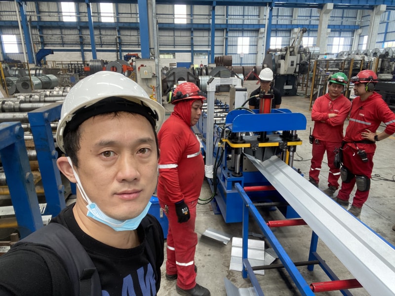 滄州中拓冷彎成型設備彩鋼脊瓦機順利抵達厄瓜多爾推動當?shù)禺a(chǎn)業(yè)革新